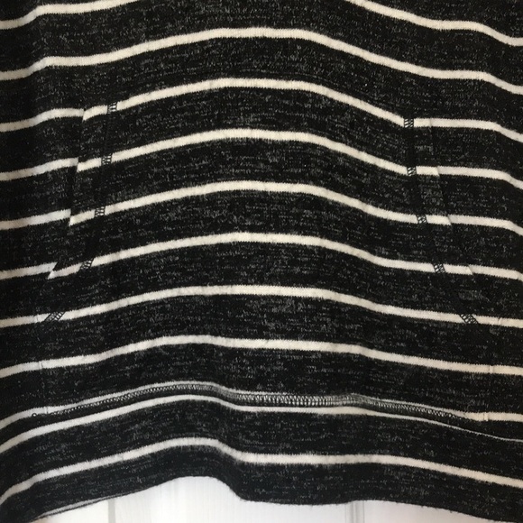 🥰AMERICAN EAGLE PLUSH STRIPED LONGSLEEVE🥰 - Picture 2 of 5